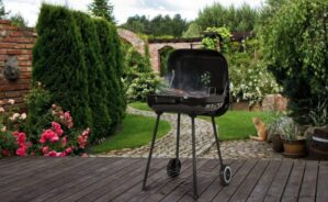 Kerti grill fedéllel