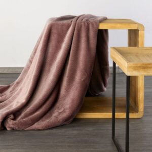 Plüss takaró dombornyomott mintával antik rózsaszínű Szélesség: 70 cm | Hossza: 160 cm